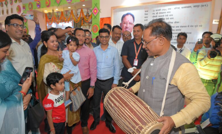 CM Vishnu: Chief Minister Vishnu Sai encouraged the musicians by playing the Mandar, listened to the traditional instruments