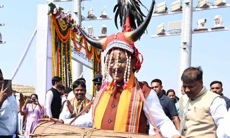 CM Vishnu: Chief Minister Vishnu Dev Sai was seen in Bastariya color, Halbi before takeoff, tweeted in Gondi on arrival, showed attachment towards the rich folk culture and tradition of Bastar