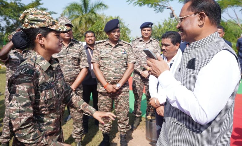 CM Vishnu: Chief Minister spoke to the mother of CRPF Bastariya Battalion Jawan Premika Dugga over the phone