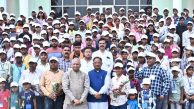 CG Vidhan Sabha: Children from Mungeli district who came on an educational tour of the Vidhan Sabha met Chief Minister Say