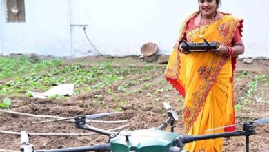 CG NEWS: With the flight of technology, Drone Didi Chandrakali Verma earned two lakh rupees in Kharif and Rabi seasons, is making her daughter an IT engineer