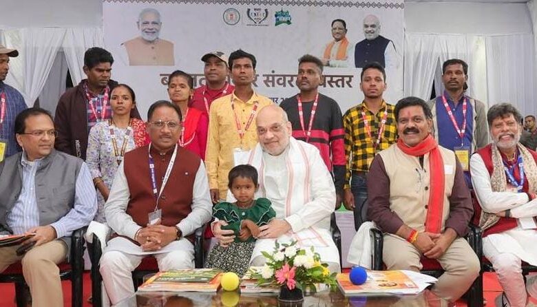 Union Home Minister Amit Shah: Union Home and Cooperation Minister Amit Shah today met people from Chhattisgarh, Maharashtra, Odisha, Andhra Pradesh, Telangana and Assam who gave up arms and joined the mainstream in Jagdalpur, Chhattisgarh