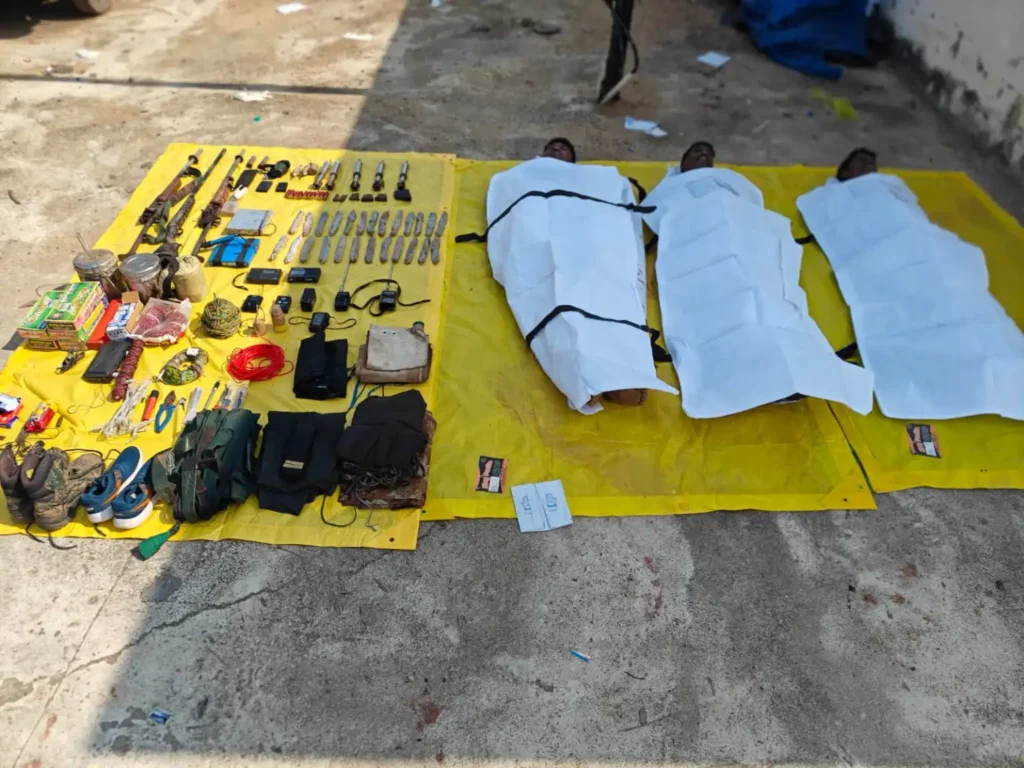 Bodies Naxalites Recovered : मुठभेड़ में 3 नक्सली का शव बरामद…बड़ी मात्रा में विस्फोटक मिला…यहां देखें Video