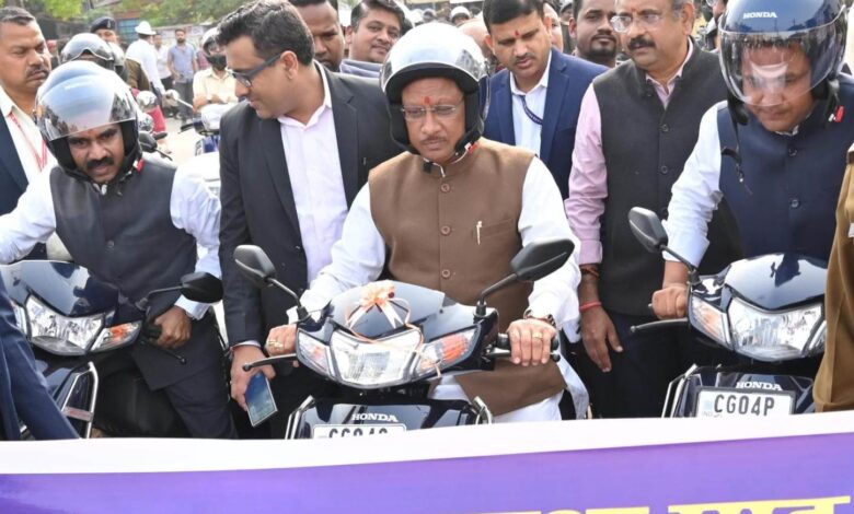 CM Vishnu: Always follow traffic rules while driving, Chief Minister Sai drove the bike wearing a helmet, gave the message of road safety