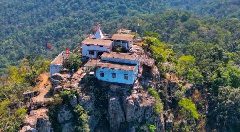 Balod District: Durgadongri temple is a center of faith and belief, a wonderful place in terms of natural beauty and tourism