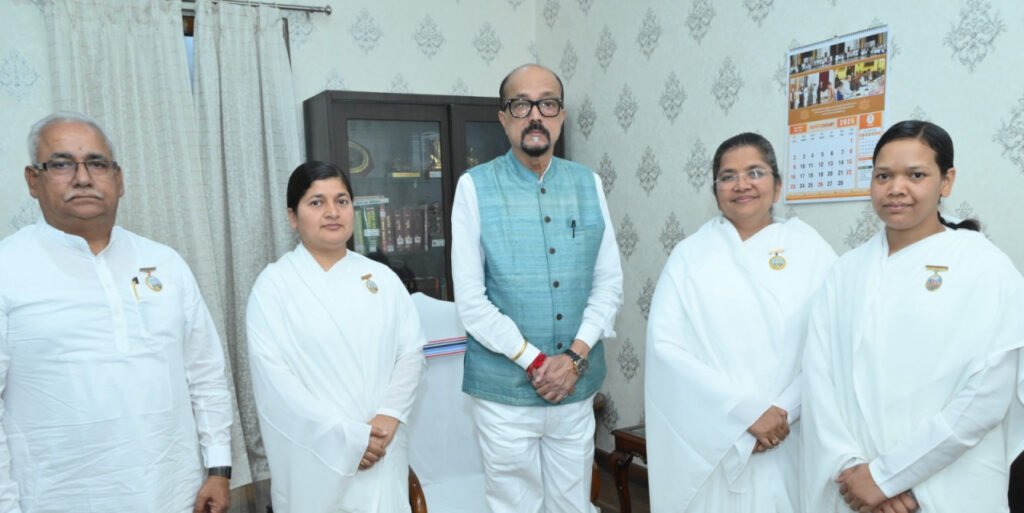 Courtesy Meet : राज्यपाल डेका से प्रजापिता ब्रह्माकुमारी ईश्वरीय विश्वविद्यालय के संचालक ने की सौजन्य भेंट