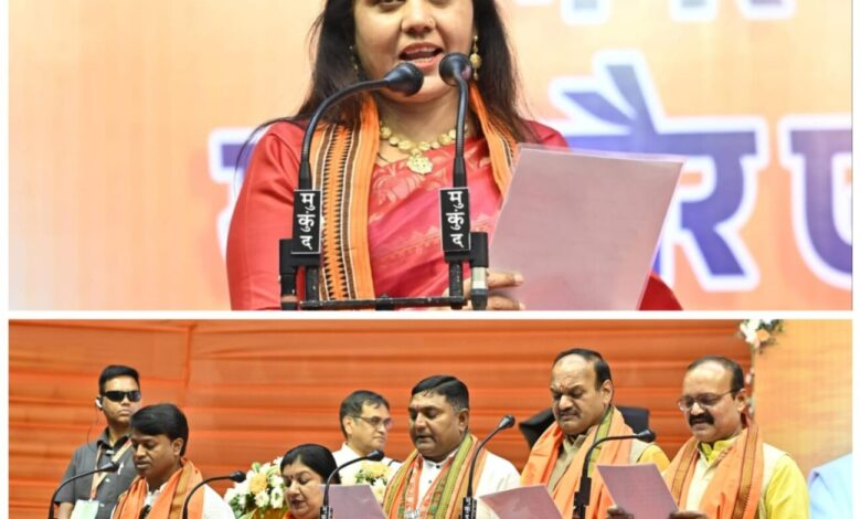 BJP's Return to Corporation: In the presence of CM, 70 councilors took oath of office along with newly elected Mayor Meenal Choubey