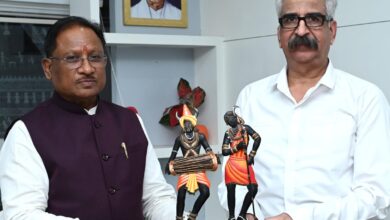 CG NEWS: Chief Minister Vishnudev Sai congratulated Director General of Police Ashok Juneja on his retirement.