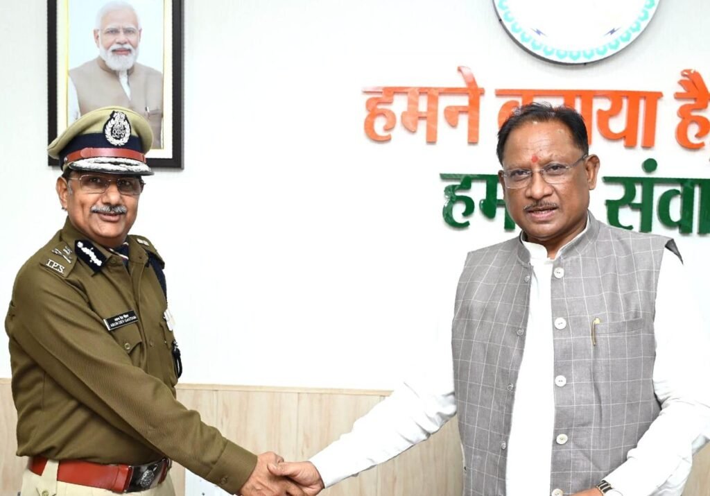 Courtesy Meet : मुख्यमंत्री विष्णुदेव साय से नवनियुक्त पुलिस महानिदेशक अरुण देव गौतम ने की सौजन्य भेंट