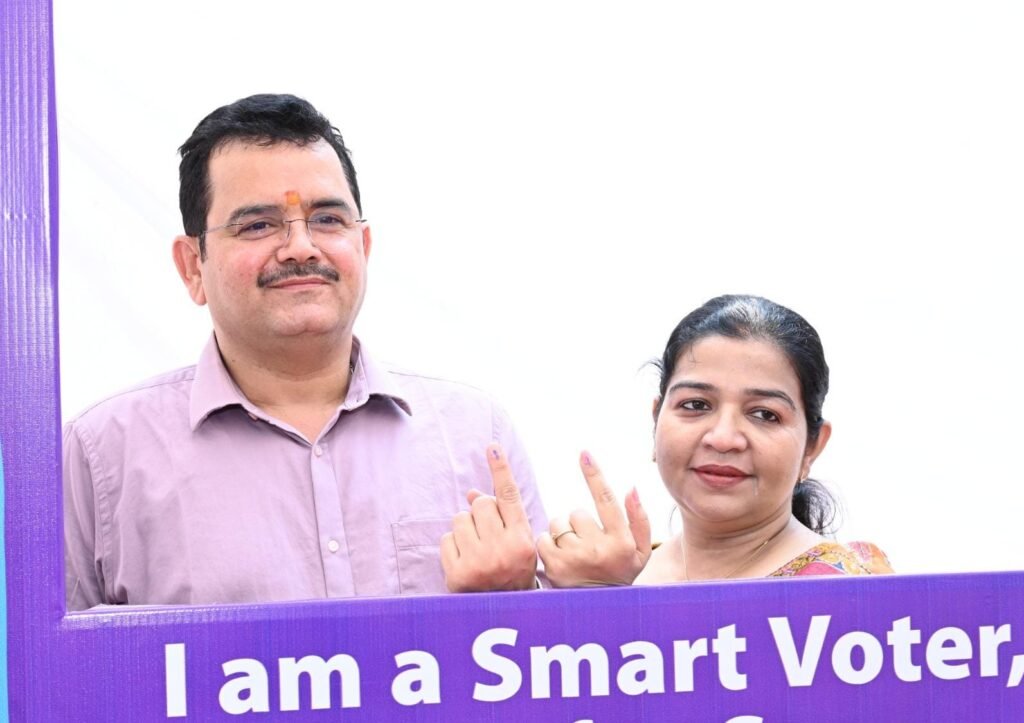 Urban Body Election 2025 : मुख्यमंत्री के सचिव पी. दयानंद ने किया अपने मताधिकार का प्रयोग, प्रदेशवासियों से की मतदान की अपील