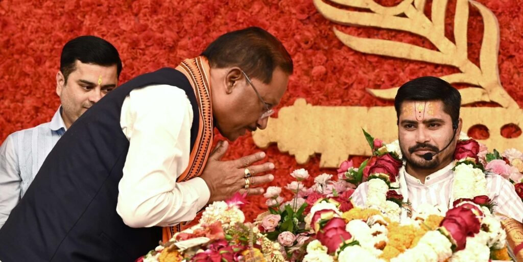 CG NEWS : मुख्यमंत्री साय ने श्रीमद्भागवत कथा में किया श्रीकृष्ण-सुदामा प्रसंग का श्रवण, छत्तीसगढ़ की समृद्धि और खुशहाली की कामना की