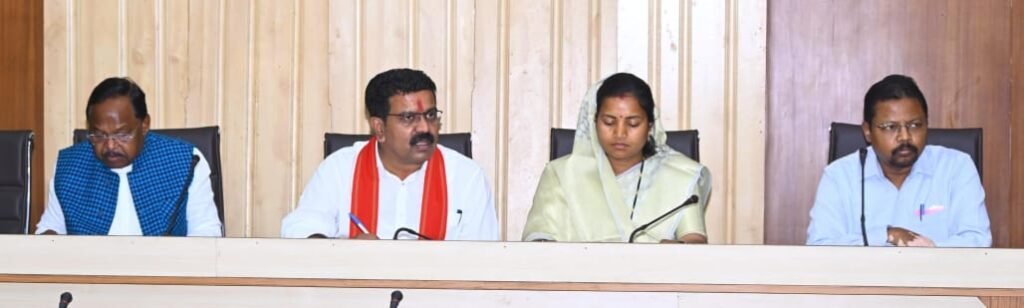 Council of Ministers :  उपमुख्यमंत्री विजय शर्मा की अध्यक्षता में विशुद्ध रूप से राजनीतिक आंदोलनों से सम्बंधित दर्ज प्रकरणों पर मंत्रिपरिषद की उपसमिति की बैठक सम्पन्न