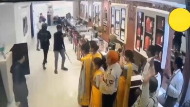 Tanishq Showroom Robbery: Fearless criminals looted Tanishq showroom in broad daylight…see how here VIDEO