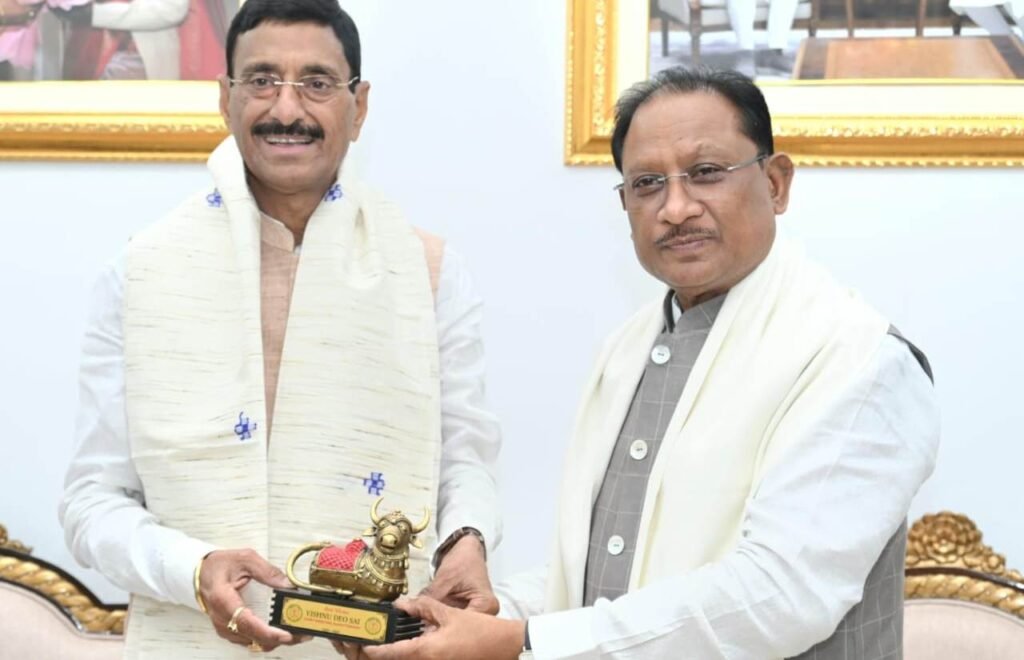 Courtesy Meet : मुख्यमंत्री विष्णु देव साय से केंद्रीय रक्षा राज्य मंत्री संजय सेठ ने की सौजन्य भेंट