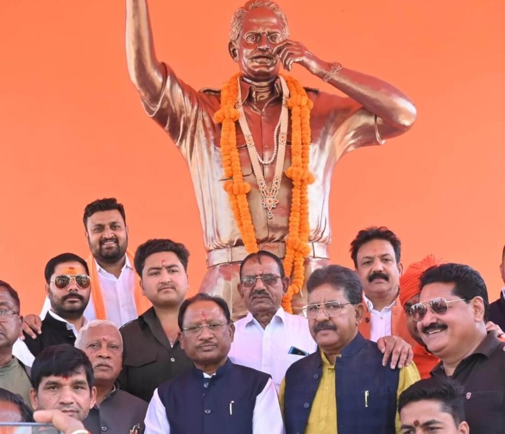 Jashpur News : मुख्यमंत्री विष्णु देव साय ने कुनकुरी में स्व. कुमार दिलीप सिंह जूदेव की प्रतिमा पर माल्यार्पण कर किया नमन