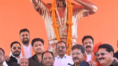 Jashpur News: Chief Minister Vishnu Dev Sai paid homage to late Kumar Dilip Singh Judev by garlanding his statue in Kunkuri