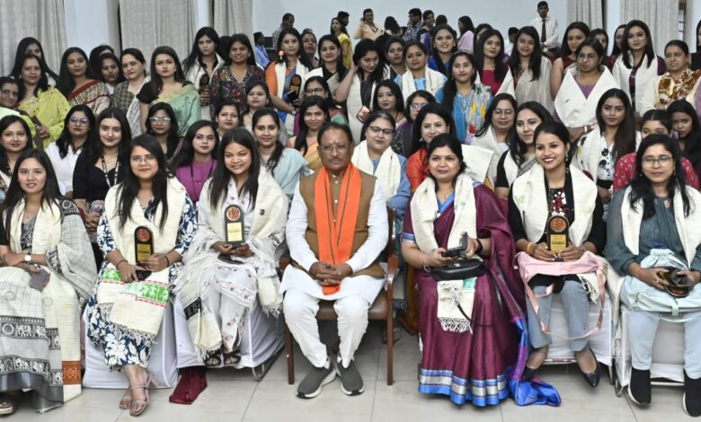 International Women's Day: Grand event of 'Mahatari Vandan Abhinandan' organized on International Women's Day, Chief Minister Vishnu Dev Sai honored women journalists, emphasized on women empowerment