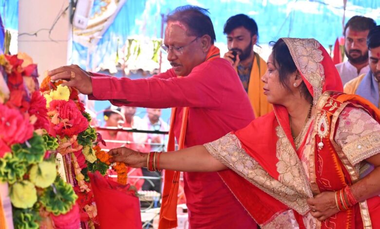 Jashpur Dist.: Chief Minister Vishnudev Sai participated in the ritual of Sanatan Samaj in Tatidand of Jashpur district, wished Holi to the people of the state, Chief Minister prayed to Lord Radha-Krishna and wished for the happiness, prosperity and well-being of the state