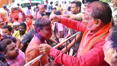 Holi Fest 2025: Chief Minister Vishnudev Sai celebrated Holi with great zeal with the villagers in his native village Bagiya, a huge crowd gathered to meet the simple, easy-going and friendly Chief Minister