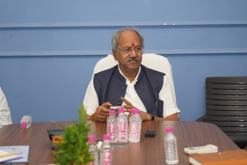 CG NEWS : छत्तीसगढ़ में रेलवे परियोजनाओं को लेकर सांसद बृजमोहन अग्रवाल ने संसद में उठाए महत्वपूर्ण सवाल, रायपुर से जबलपुर, इंदौर, हैदराबाद और जयपुर के लिए नई रेलगाड़ियों की मांग