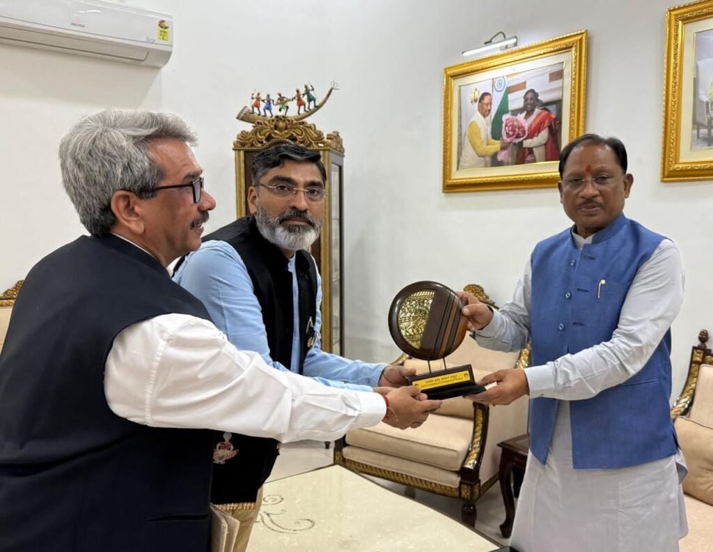 Indian Institute of Management : भारतीय प्रबंध संस्थान (आईआईएम) रायपुर के निदेशक रामकुमार काकानी ने आज मुख्यमंत्री विष्णु देव साय से सौजन्य मुलाकात