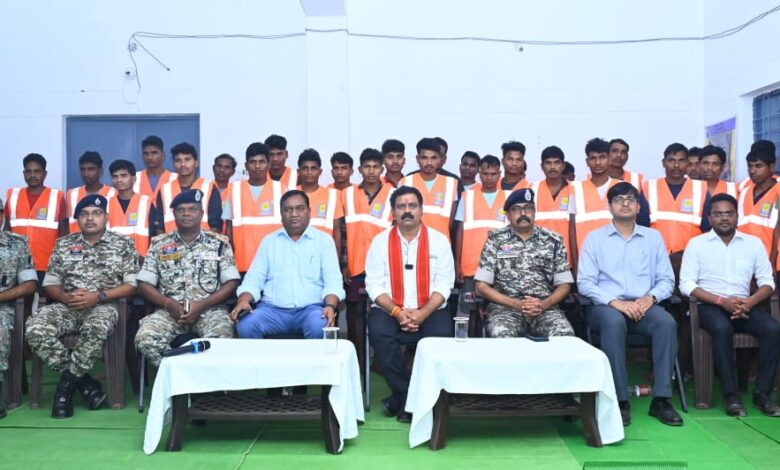 Deputy CM Vijay Sharma: Surrendered Naxalites should get proper benefits of all the government schemes, Deputy Chief Minister interacted with surrendered Naxalites at Rehabilitation Center Bijapur