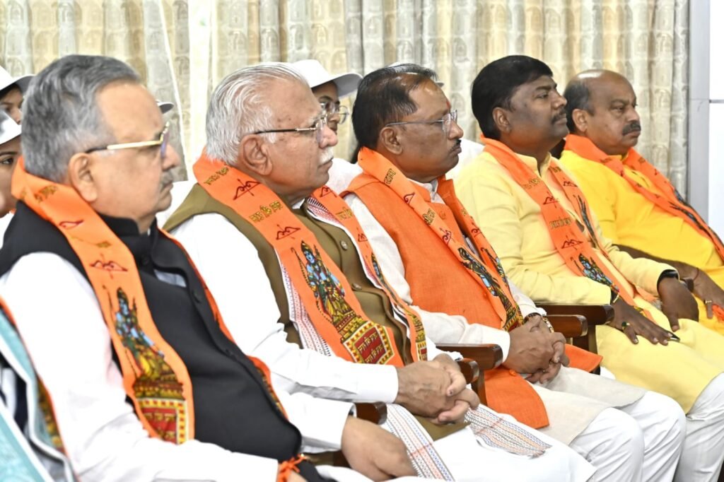 PM Mann ki Baat : मुख्यमंत्री विष्णु देव साय ने बालिकाओं के साथ सुनी ‘मन की बात’ की 120वीं कड़ी