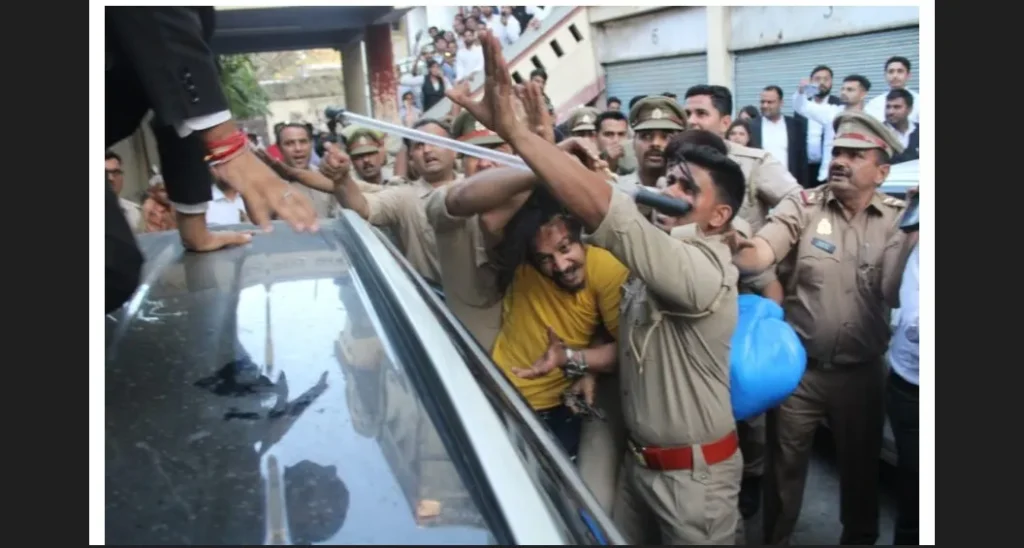 Killer Wife : सौरभ करता था ब्लाइंड लव…! व्यथित मां ने हत्यारी बेटी के लिए मांगी मौत की सजा…पुलिस कस्टडी में हत्यारोपितों की पिटाई…देखें Video