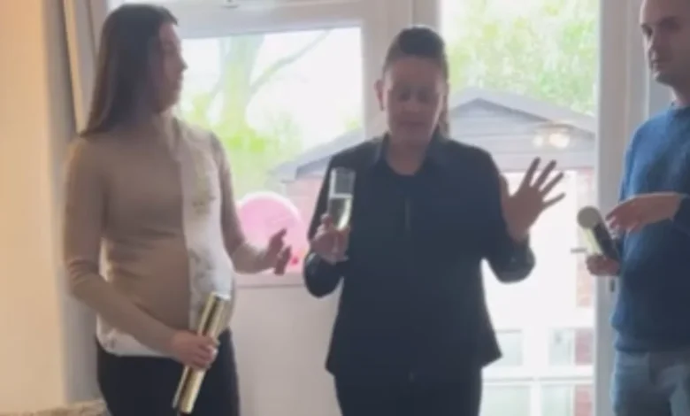 Mother-in-law also gave good news: Along with the pregnant daughter-in-law, the mother-in-law also gave good news… people were shocked to hear it… watch the video…