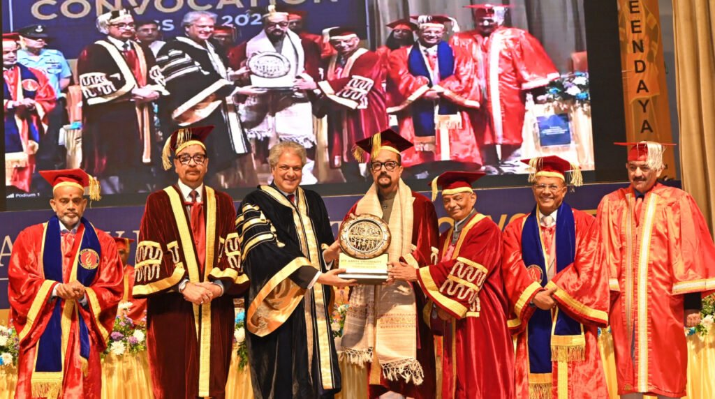 3rd Convocation of Amity University : एमिटी विश्वविद्यालय के तीसरे दीक्षांत समारोह में शामिल हुए राज्यपाल, 660 विद्यार्थियों को स्नातक, स्नातकोत्तर उपधि वितरित, 17 को पीएच.डी की उपाधि से सम्मानित किया