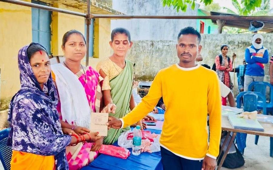 Sushasan Tihar 2025 : किसानों को दिए जा रहे निःशुल्क किसान किताब और बी-1, राजस्व संबंधी कार्यों में तेजी, लोगों को मिल रही बड़ी राहत