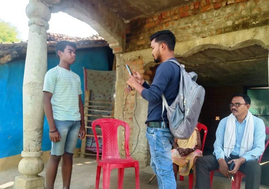 Sushasan Tihar : सुशासन तिहार में घर-घर दस्तक देकर हो रहा समस्याओं का समाधान, आयुष्मान कार्ड पाकर खिल उठे चेहरे