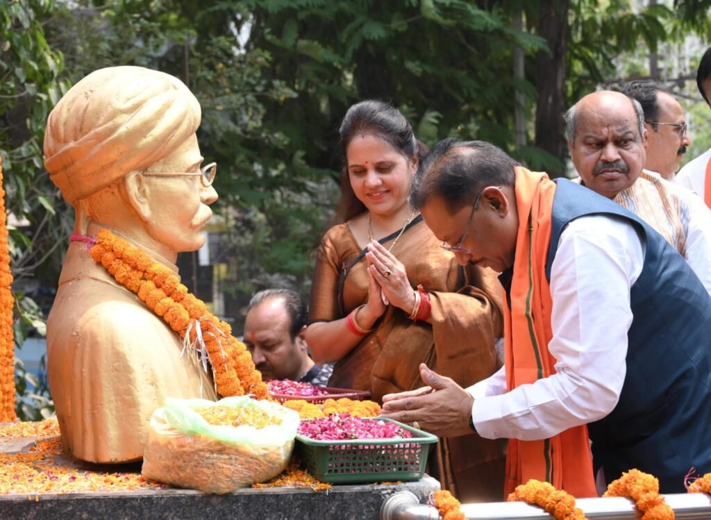 Utkal Diwas : मुख्यमंत्री साय ने स्वतंत्रता संग्राम सेनानी मधुसूदन दास की प्रतिमा पर किया माल्यार्पण