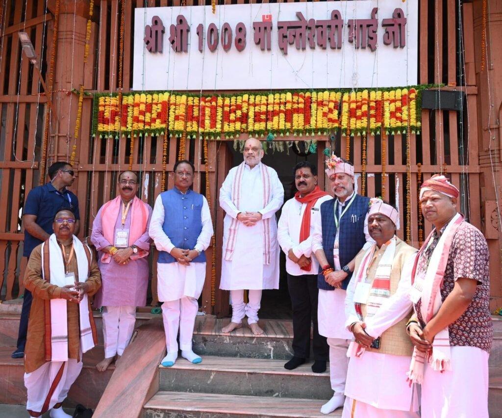 Amit Shah CG Visit : केन्द्रीय गृह मंत्री अमित शाह ने मुख्यमंत्री विष्णुदेव साय के साथ मां दंतेश्वरी की पूजा-अर्चना की