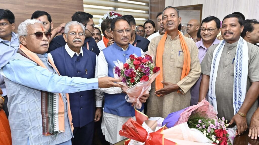 Taking Over Ceremony : मुख्यमंत्री छत्तीसगढ़ भवन एवं अन्य सन्निर्माण कर्मकार कल्याण मंडल के नवनियुक्त अध्यक्ष डॉ. रामप्रताप सिंह के पदभार ग्रहण समारोह में हुए शामिल, डी.बी.टी. के जरिये 44 हजार 940 श्रमिको को 15.37 करोड़ रूपये की राशि अंतरित