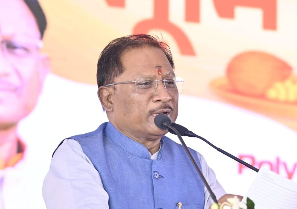 Financial Assistance : मुख्यमंत्री विष्णुदेव साय के निर्देश पर मृत बालक दिव्यांश के परिवारजनों को तत्काल 4 लाख रूपये की मिली आर्थिक सहायता