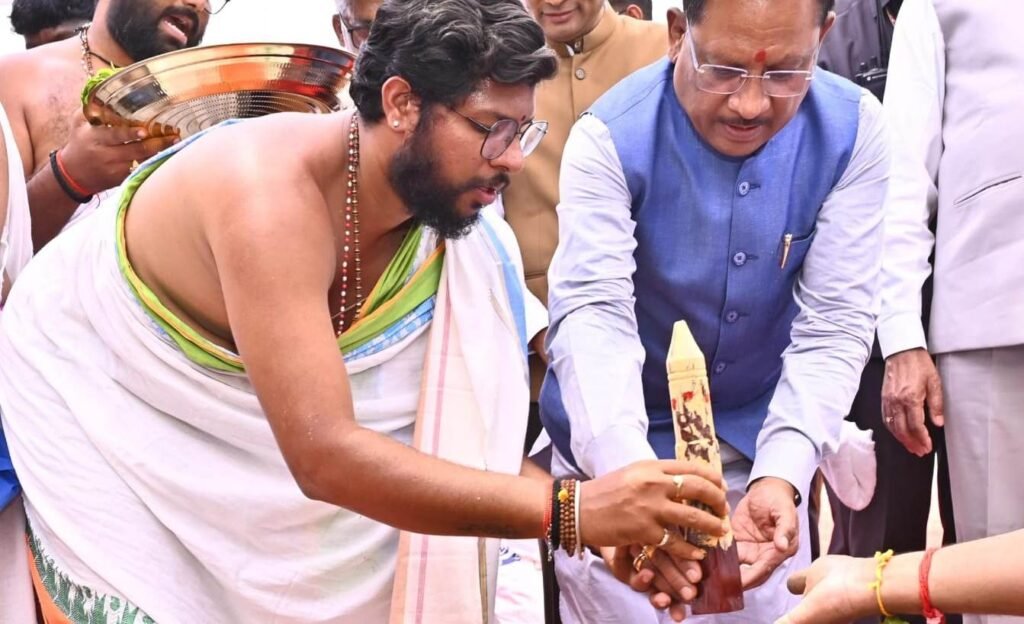 CM Inaugration : मुख्यमंत्री विष्णुदेव साय ने प्रदेश के पहले सेमीकंडक्टर यूनिट का किया भूमिपूजन, छत्तीसगढ़ के लिए गर्व का क्षण, 1,143 करोड़ रुपए की लागत से संयंत्र होगा स्थापित, सैकड़ों लोगों को मिलेगा रोजगार का अवसर