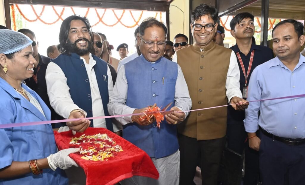 Jharia Alkaline Water Bottling Plant : मुख्यमंत्री विष्णुदेव साय ने किया ‘झरिया’ एल्कलाइन वॉटर बॉटलिंग प्लांट का शुभारंभ, मुख्यमंत्री साय ने झरिया मोबाइल ऐप व वेबपोर्टल किया लॉन्च