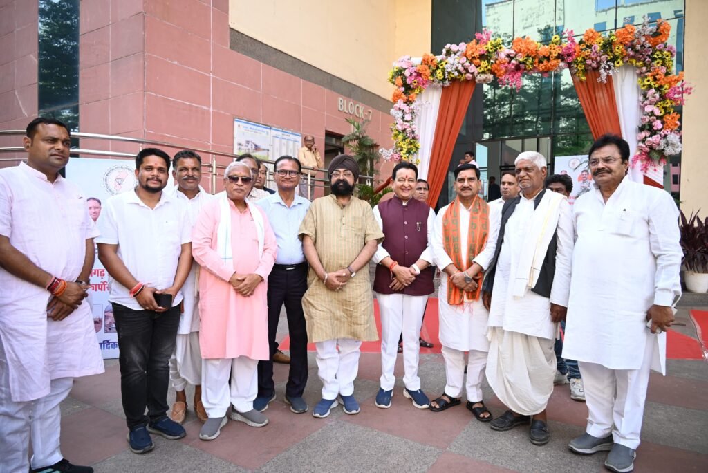 CG State Warehousing Corporation : विधायक डॉ.सम्पत अग्रवाल ने सौरभ सिंह एवं चंदूलाल साहू को दी शुभकामनाएं…छत्तीसगढ़ राज्य भण्डार गृह निगम के ‘अध्यक्ष’ के रूप में पदभार ग्रहण किया…