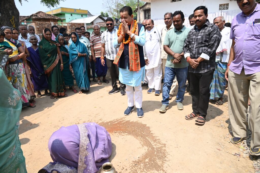 Mor Dwar Mor Sarkaar : ‘मोर दुआर साय सरकार’ महाअभियान का शुभारंभ, विधायक डॉ संपत अग्रवाल ने कहा-हर जरूरतमंद को मिलेगा आवास