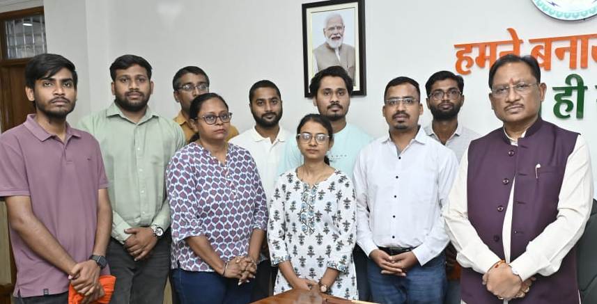 Courtesy Visit: After a courtesy meeting with Chief Minister Vishnu Dev Sai, the dismissed B.Ed trained assistant teachers announced the end of the agitation, the government showed sensitivity, the teachers expressed confidence