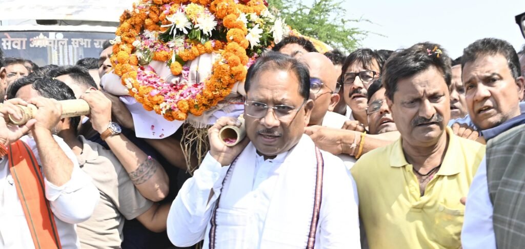 Funeral of Dinesh Mirania : मुख्यमंत्री विष्णु देव साय का मुंबई दौरा रद्द, आतंकी हमले में मारे गए दिनेश मिरानिया की अंत्येष्टि में शामिल होने रद्द किया दौरा