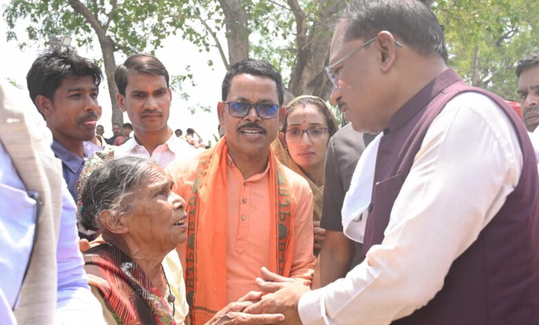 Sushasan Tihar 2025: Chief Minister Vishnudev Sai's surprise visit under "Sushasan Tihar 2025", Chief Minister surprised the villagers by suddenly reaching Karigaon in Sakti district