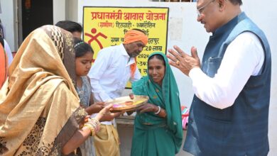 PM Awas Yojana: Chief Minister became the guest of PM Awas Yojana beneficiary Amarautin Sahu, the family welcomed their head in Chhattisgarhi style