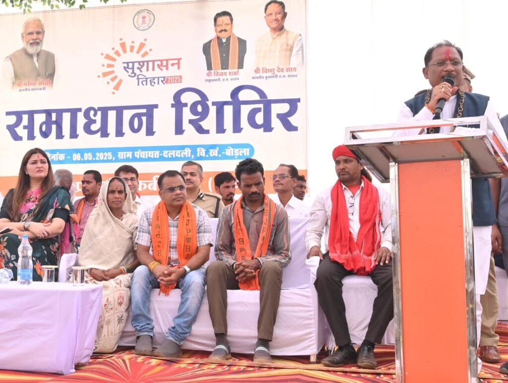 CM Vishnu : कबीरधाम के दलदली में मुख्यमंत्री साय ने की ऐतिहासिक घोषणाएं, ग्रामीणों में दौड़ी खुशी की लहर