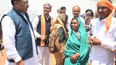 Sushasan Tihar 2025: Sushasan Tihar is moving forward with the resolution of solutions, Dhamtari district is first in the state in resolving the applications received in Sushasan Tihar, Chief Minister Vishnu Dev Sai himself is doing field visits