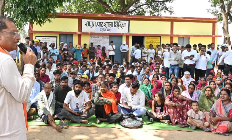 Sushasan Tihar 2025: Chief Minister Vishnudev Sai made a surprise visit to Chhindiya village, held a chaupal under Sushasan Tihar and had a direct dialogue with the villagers