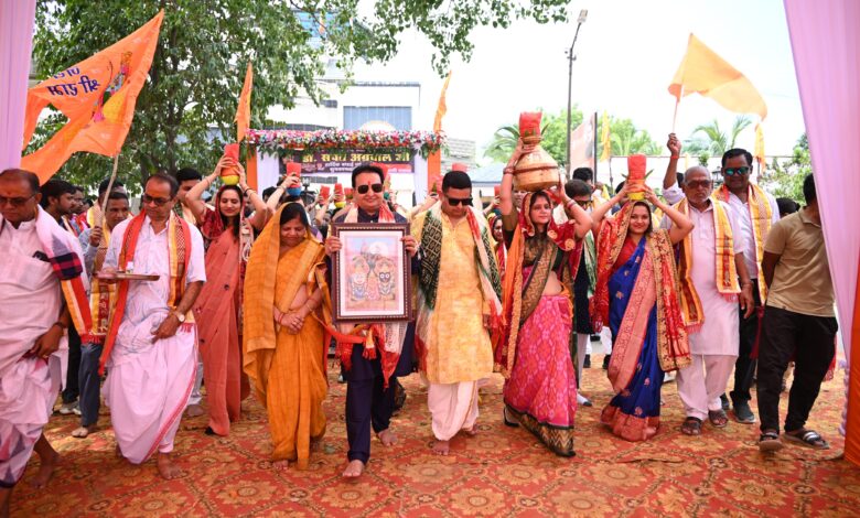 MLA Dr Sampat Aggarwal: MLA Dr Sampat Aggarwal's birthday started with Kalash Yatra and Harinam Sankirtan