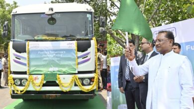 Green Flagged: Vishnu Dev Sai flagged off the country's first hydrogen fuel truck, the Chief Minister signed the keys of the truck and handed it over to the driver of the hydrogen truck