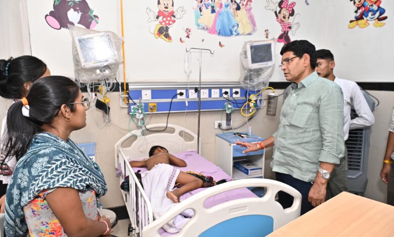Minister Tank Ram Verma: Revenue Minister Tank Ram Verma met the injured at DKS Hospital